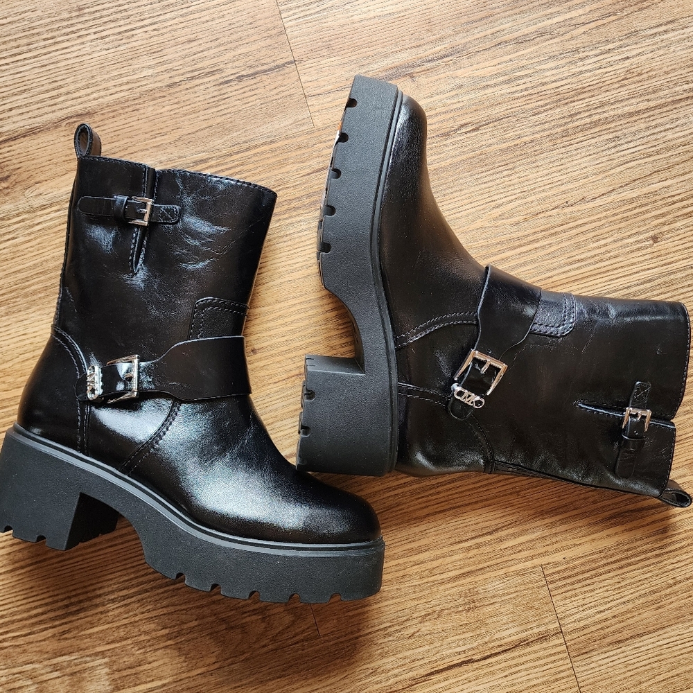 New Women's Michael Kors Perry Crinkled Patent Leather Boot - Picture 12 of 16